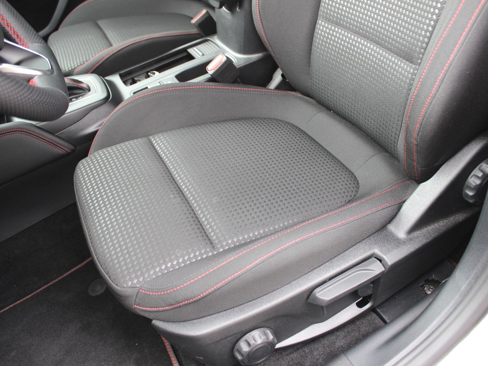Fahrzeugabbildung Ford Focus ST-Line X 1,0 EcoBoost Mild-Hybrid