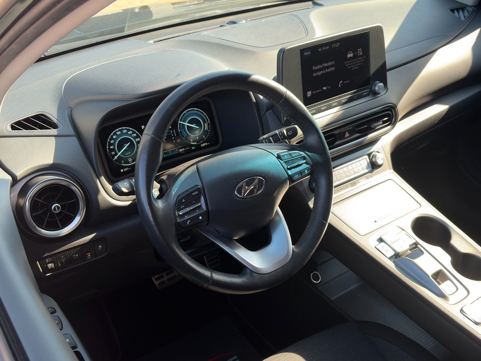 Fahrzeugabbildung Hyundai KONA E Select SHZ LHZ LKA LFA ACC CarPlay Navi