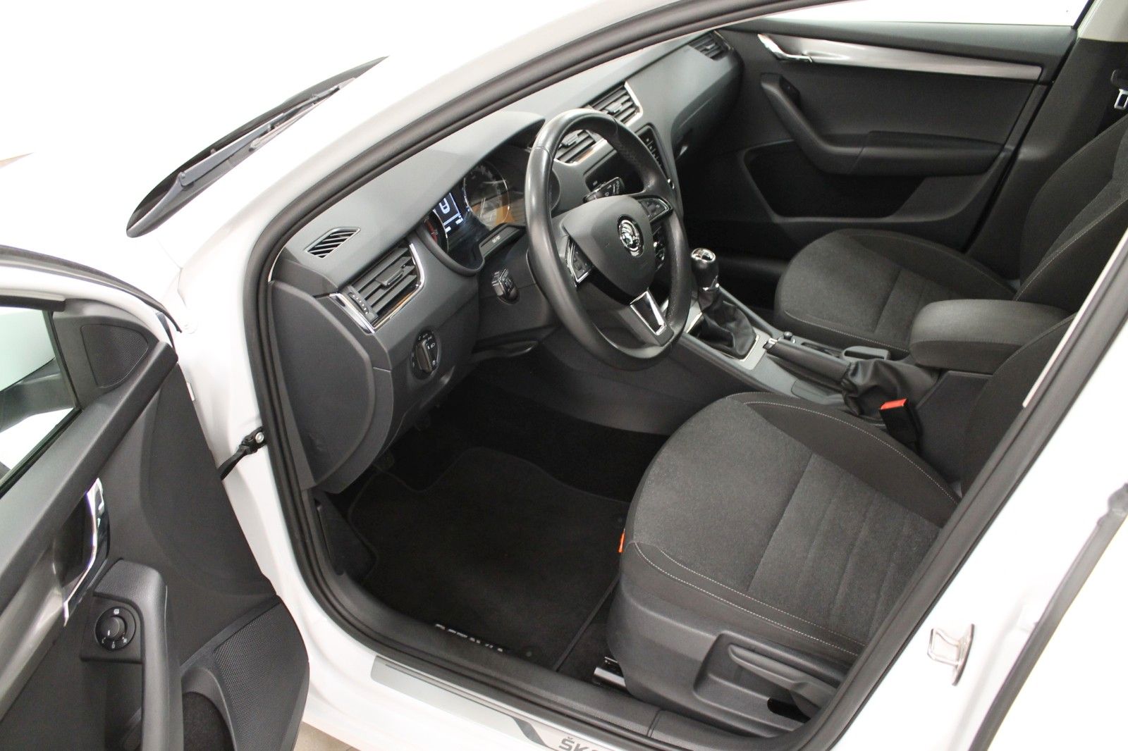 Fahrzeugabbildung SKODA Octavia Combi Soleil 1.5 TSI