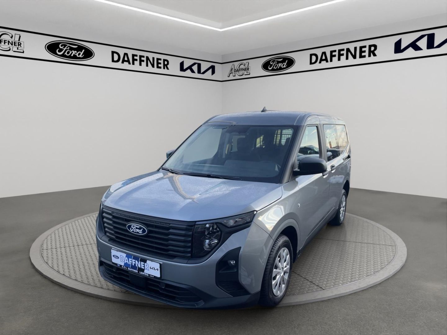 Fahrzeugabbildung Ford Transit Courier Trend Doppelkabine DAB LenkradH