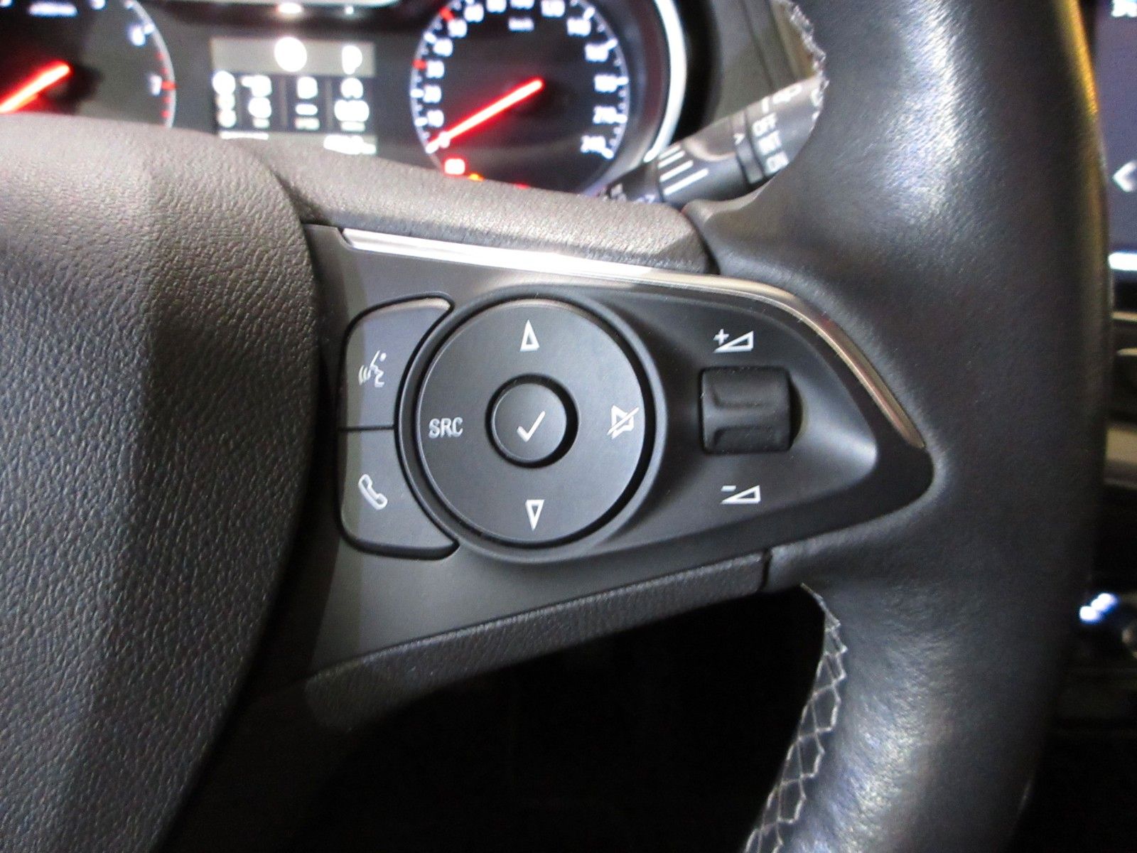 Fahrzeugabbildung Opel Grandland X 1.2T ULTIMATE LED/NAVI/SHZ/LHZ/CAM