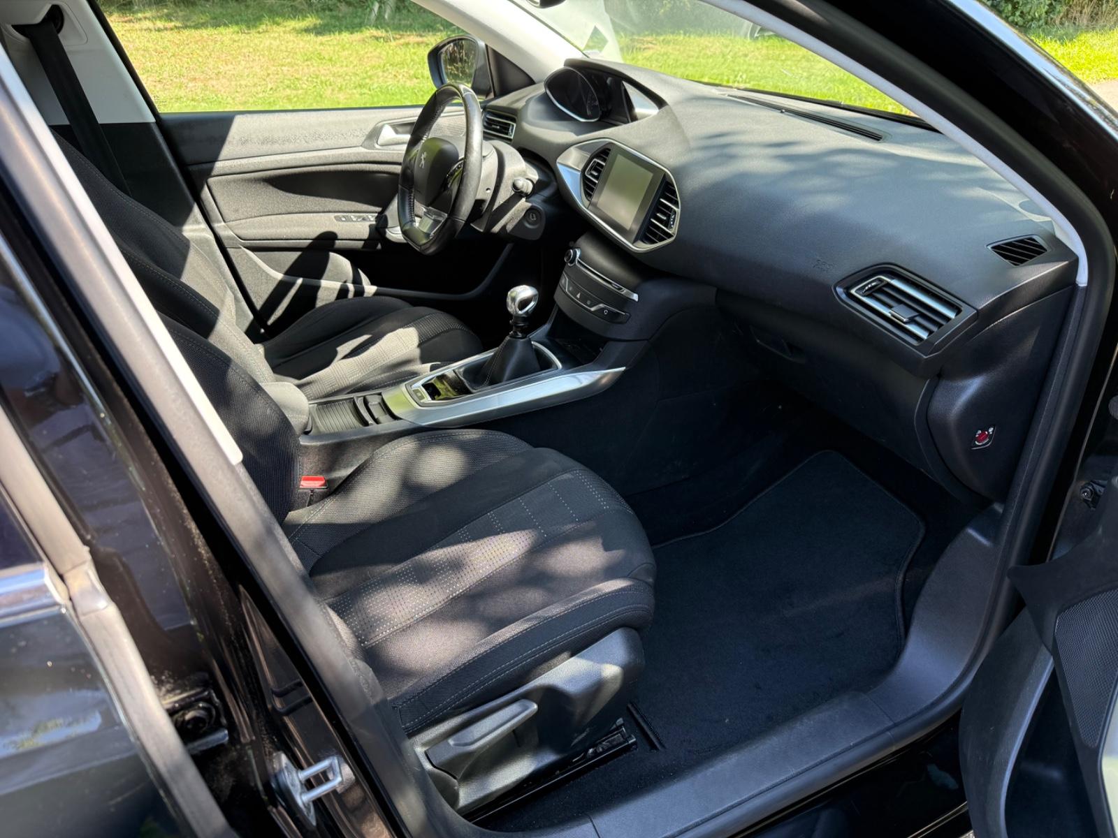 Peugeot 308 2015 — photo 8