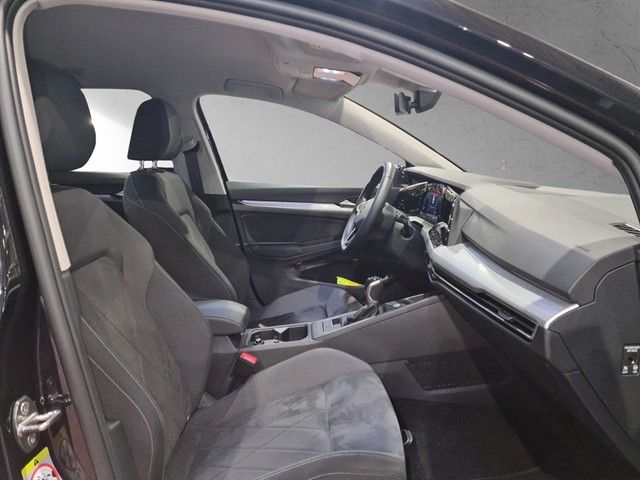 Fahrzeugabbildung Volkswagen Golf VIII Variant TSI Life STH LED Navi AID ACC