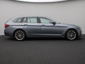 Fahrzeugabbildung BMW 530e xD Pano Kamera DAB HiFi Adapt. Fahrwerk 19"