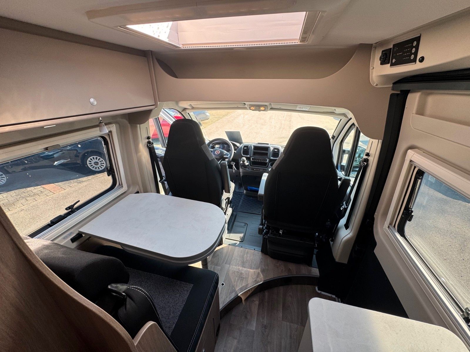 Fahrzeugabbildung Carado CVE 601 FIAT 35 MAXI L4H2 140 PS MT