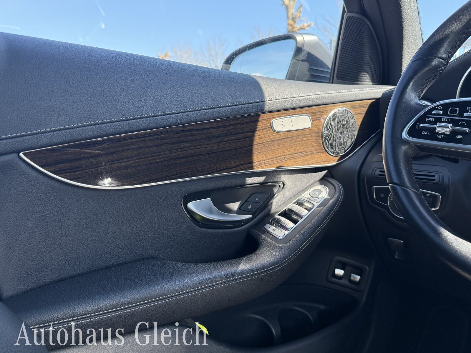 Fahrzeugabbildung Mercedes-Benz GLC 300 d 4Matic (EURO 6d) EXCLUSIVE Interieur