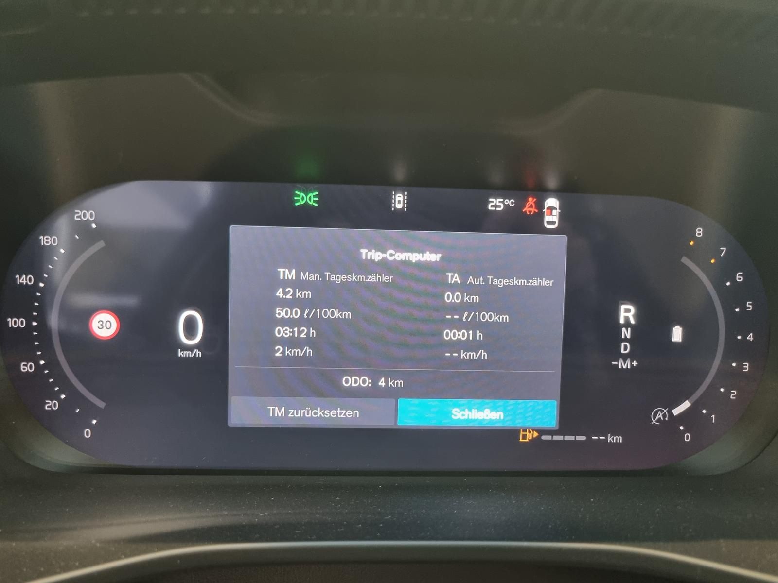 Fahrzeugabbildung Volvo XC40 B4 Plus Black Edition 'Panoramadach'