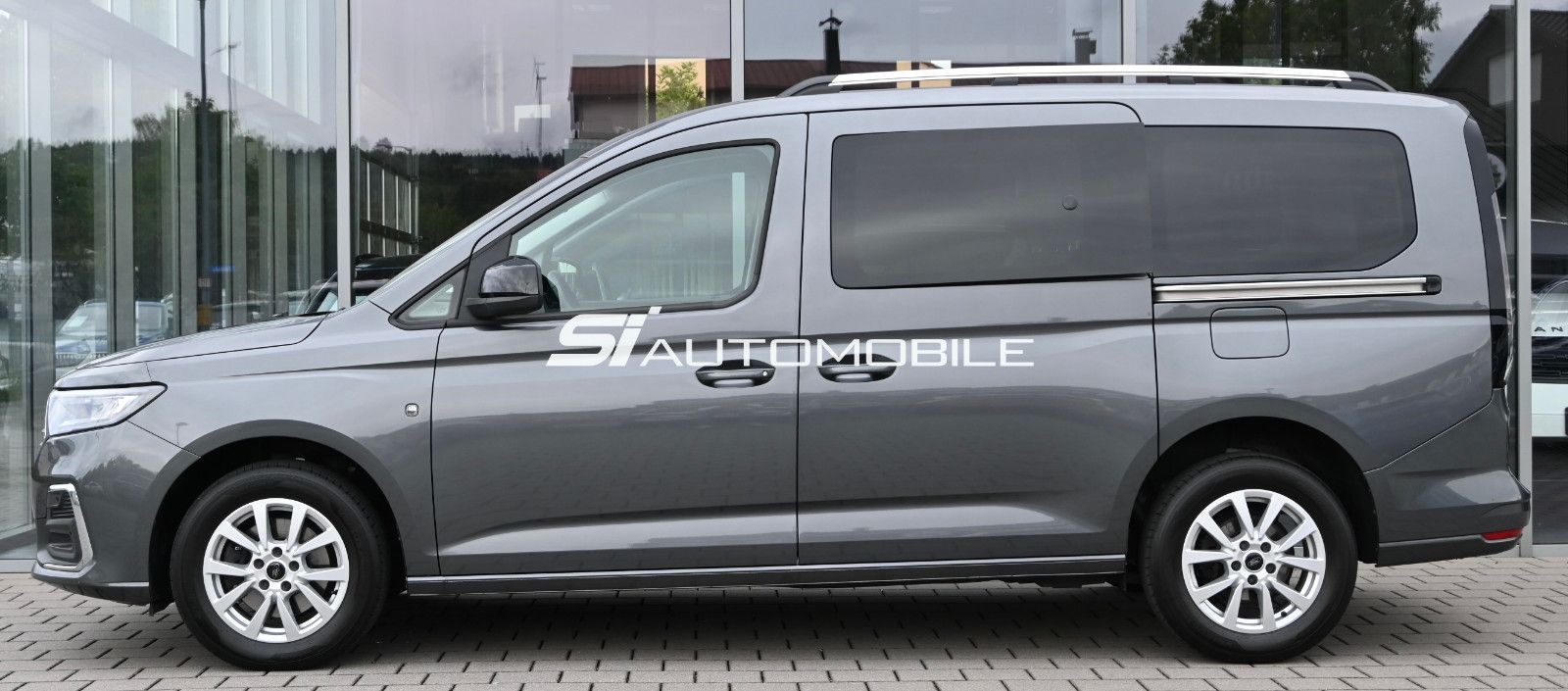Fahrzeugabbildung Ford Grand Tourneo 2.0 d Titanium Aut °PANO°KAM°8FACH