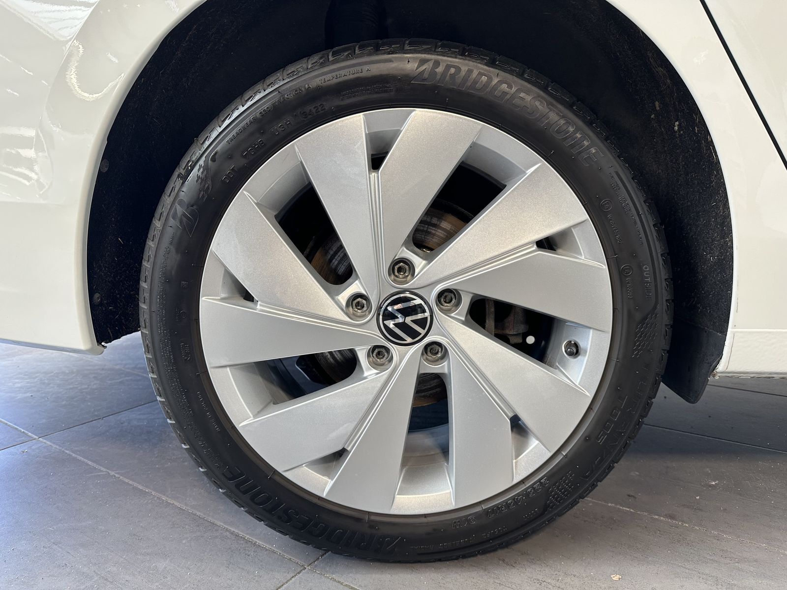 Fahrzeugabbildung Volkswagen Golf Variant 2.0 TSI DSG Style NAV+LED+ACC+SHZ