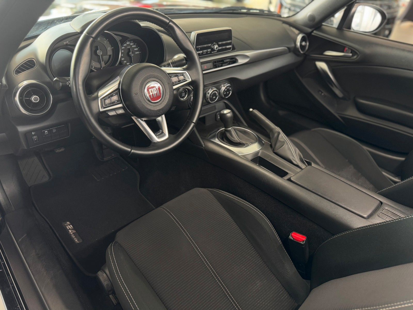 Fahrzeugabbildung Fiat 124 Spider  Klimaanlage Tempomat LM-Felgen TOP