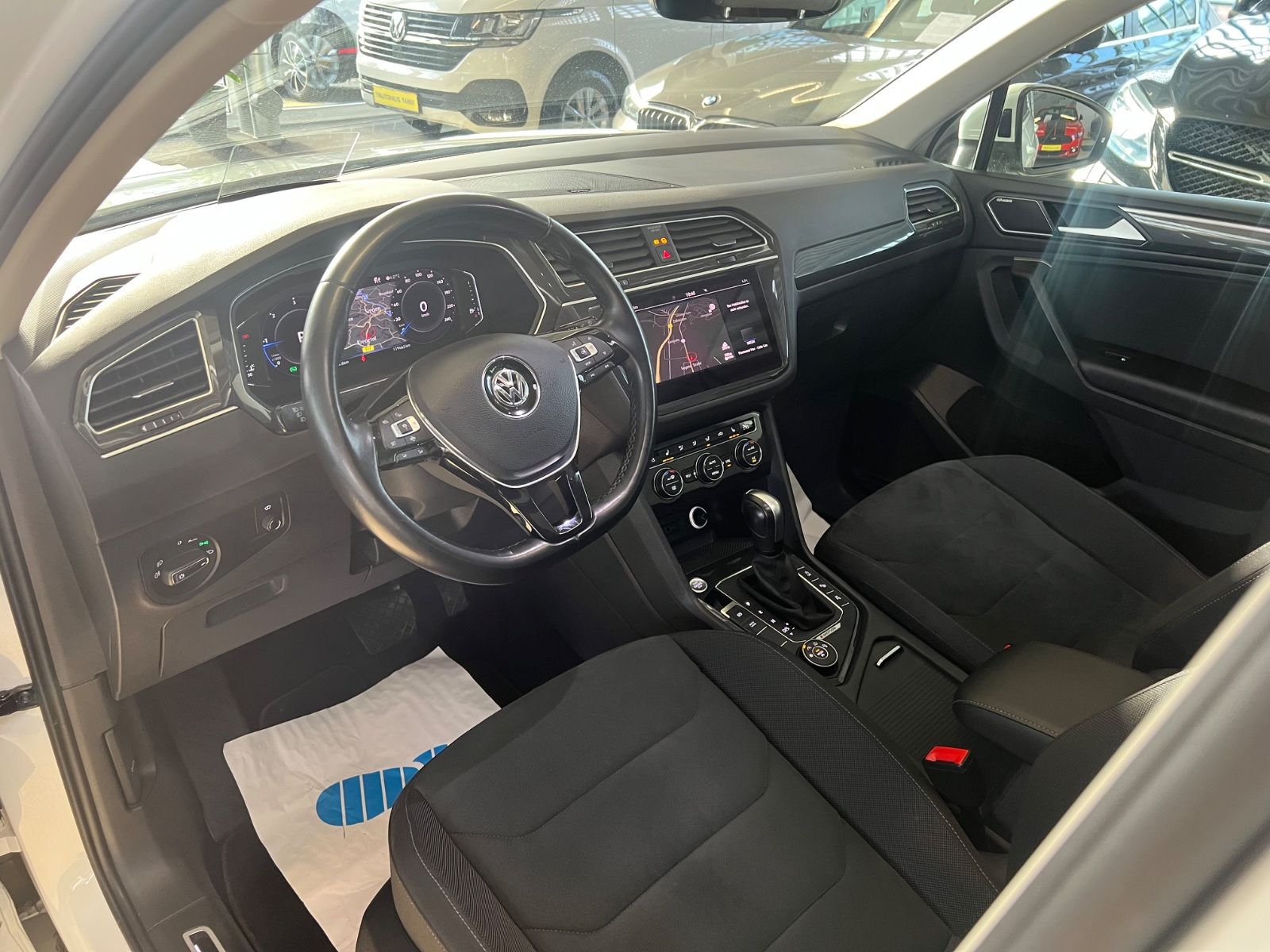 Fahrzeugabbildung Volkswagen Tiguan Highline DSG 4Motion R LINE VIRTUAL*PANO*