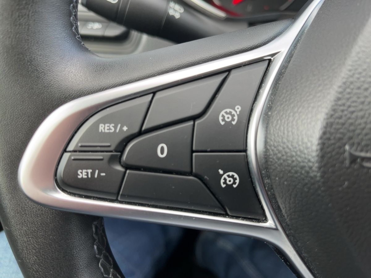 Fahrzeugabbildung Renault Clio EXPERIENCE TCe 90 ABS Fahrerairbag ESP SERV - mit KI generiert/bearbeitet