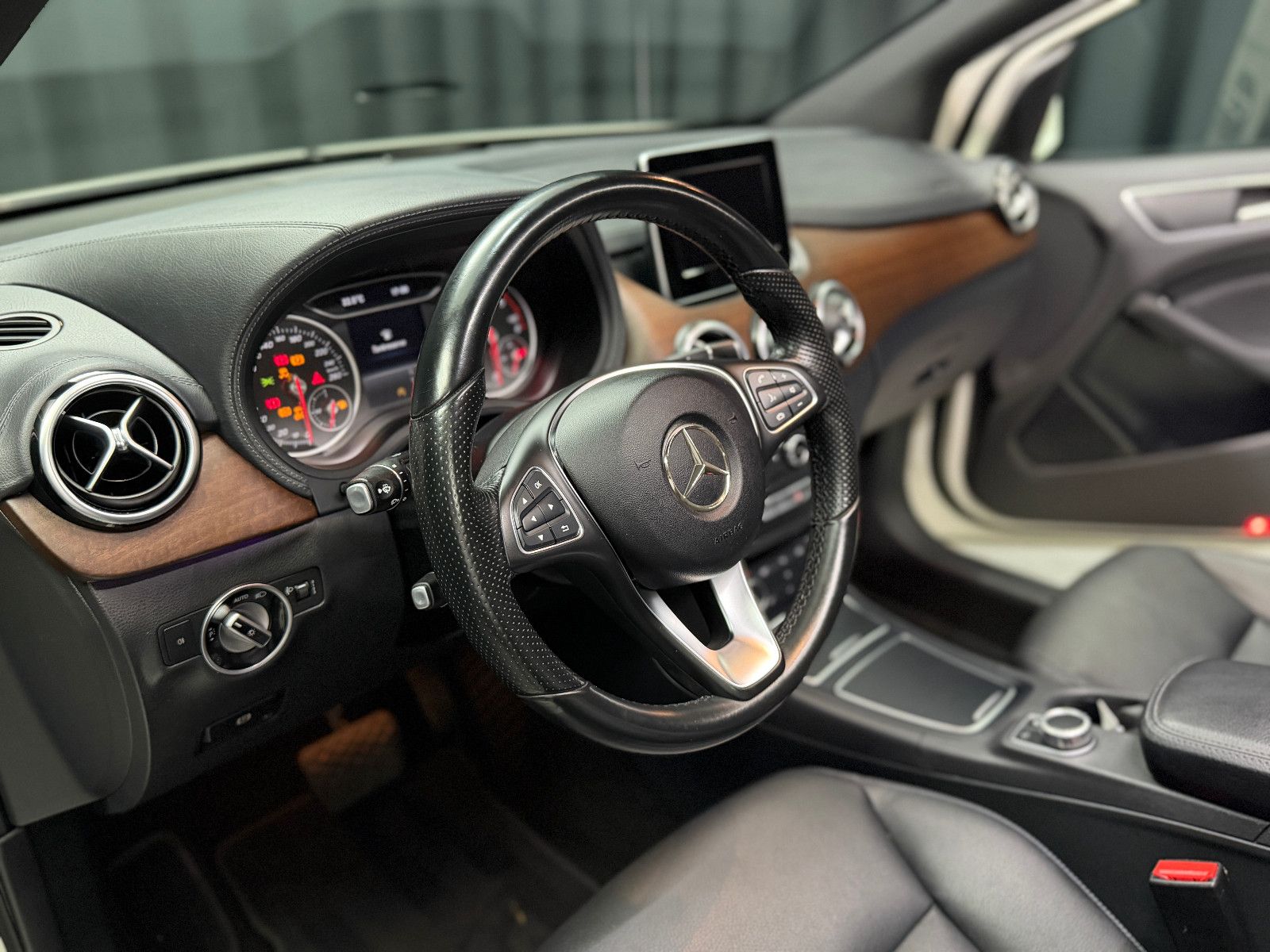 Fahrzeugabbildung Mercedes-Benz B 220 CDI |AUTOMATIK|NAVI|RF-CAM|LEDER