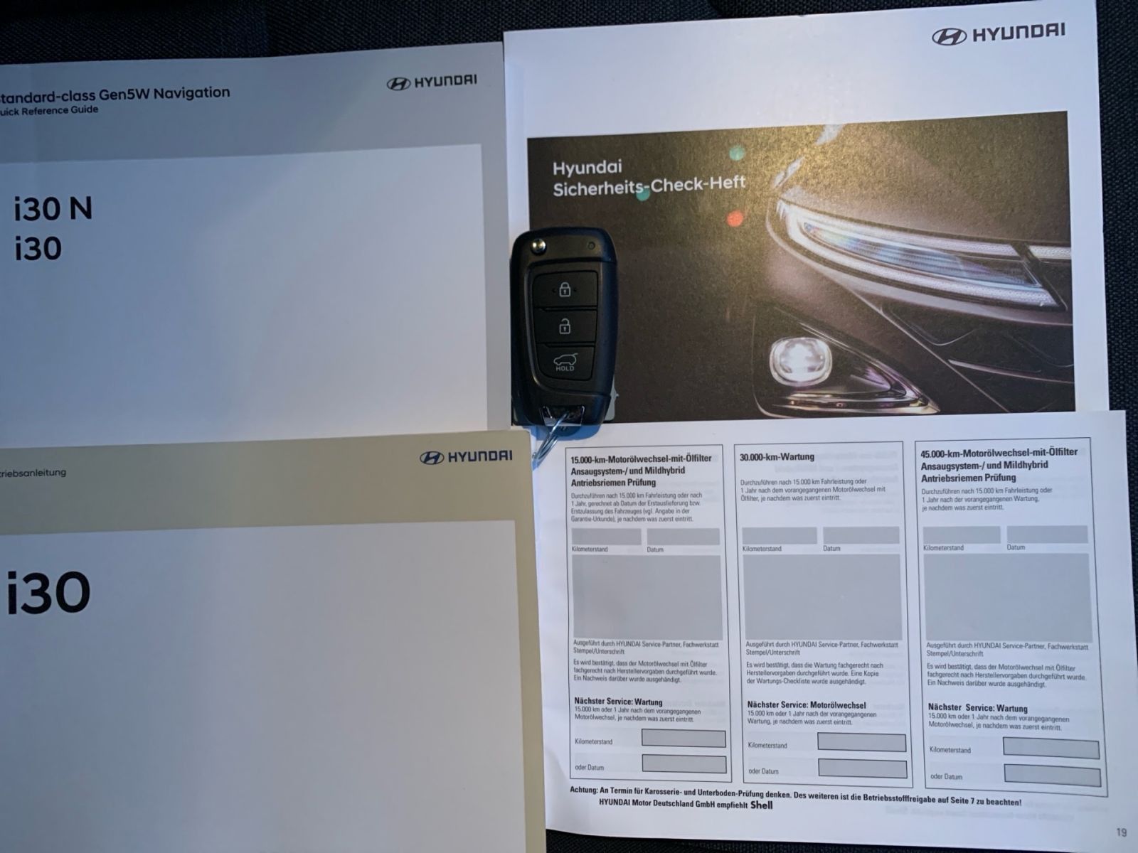 Fahrzeugabbildung Hyundai i30 1.0 T-GDI Connect & Go Navi LED