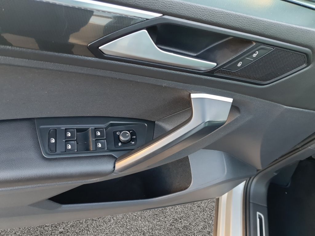 Fahrzeugabbildung Volkswagen Tiguan 2.0 TDI DSG HighlineAHZV,LED,Navi,SH