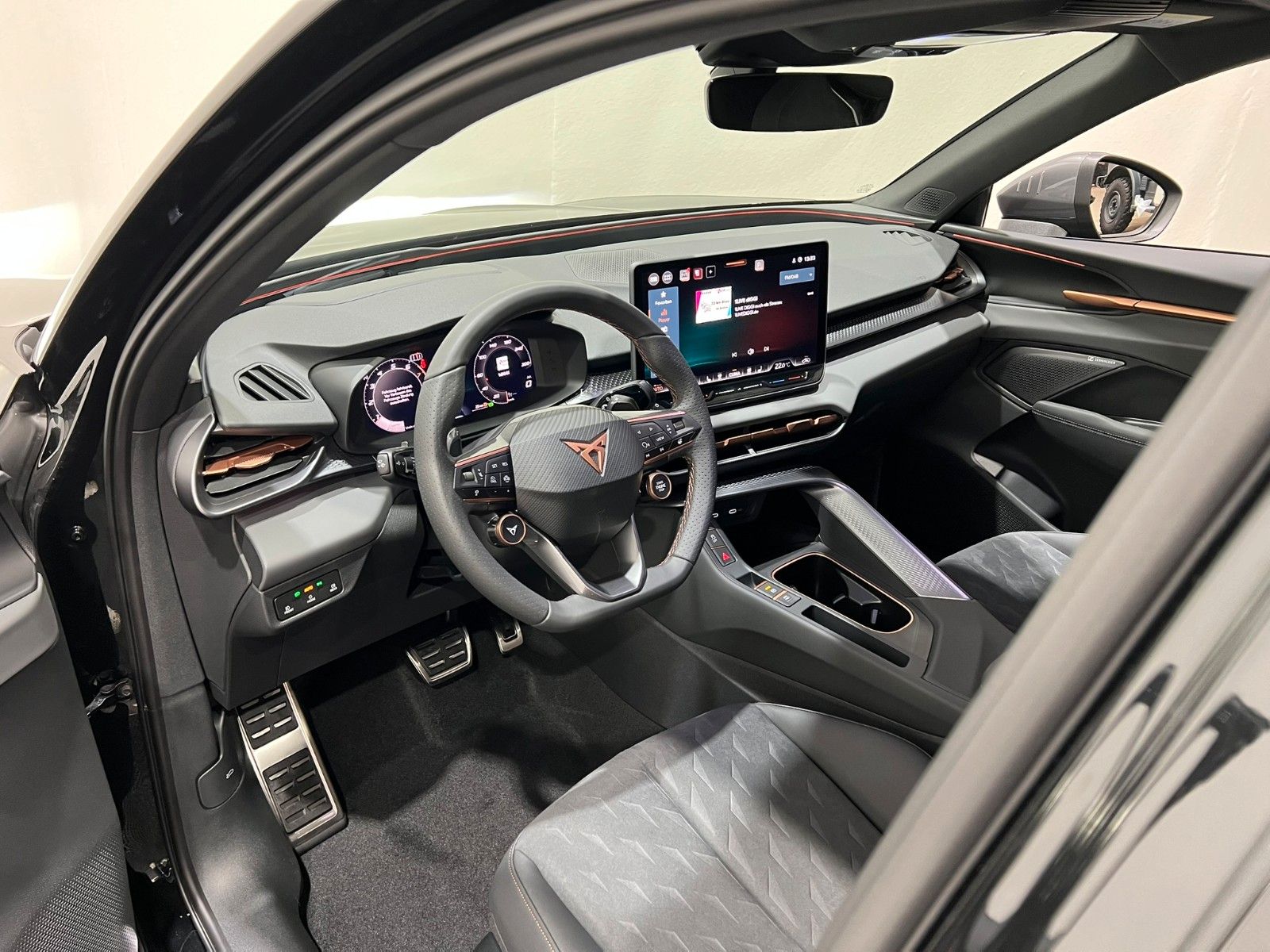 Fahrzeugabbildung CUPRA Terramar VZ 2.0 TSI 4Drive - Matrix - Sennheiser