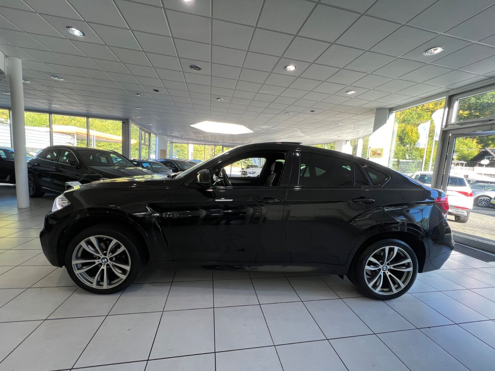 Fahrzeugabbildung BMW X6 xDrive 30 d M Sport Paket *4xSitzh*Head-Up*
