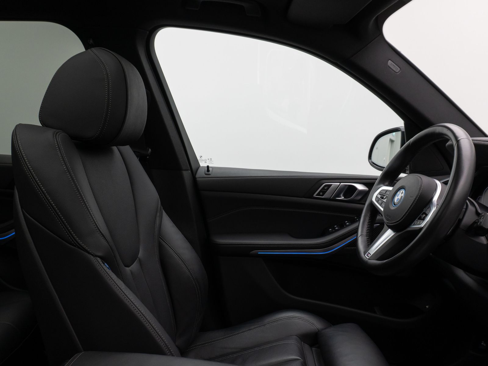 Fahrzeugabbildung BMW X5 xD45e M Sport Panorama Laser 360°HUD DAB HiFi