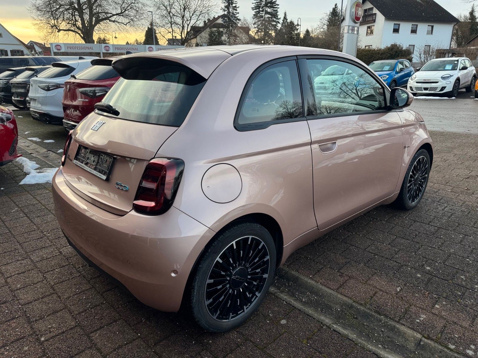 Fahrzeugabbildung Fiat 500e ICON 118PS NAVI SITZHEIZUNG KAMERA LED