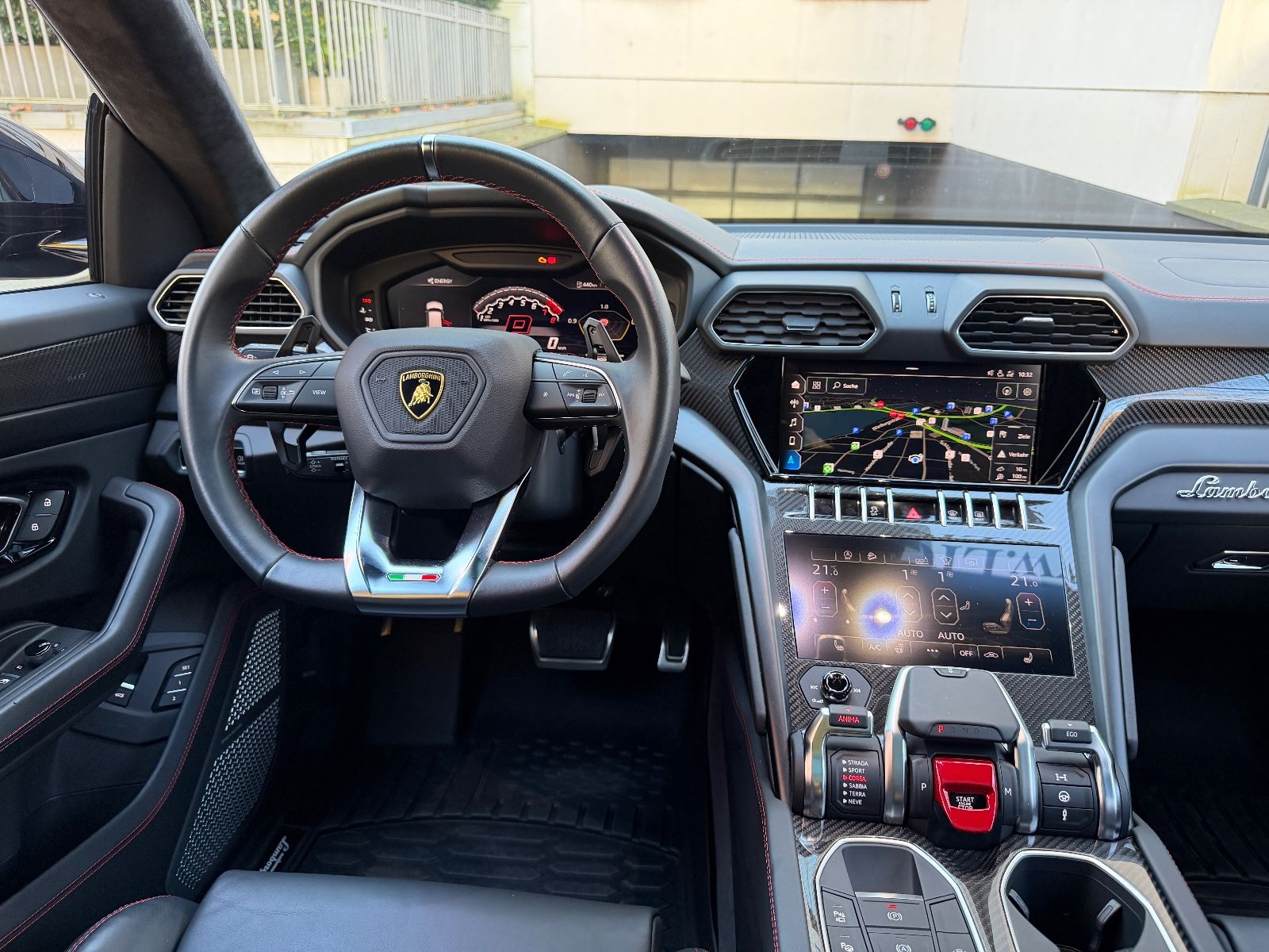 Fahrzeugabbildung Lamborghini Urus 4.0 AKRAPOVIČ*CARBON*PANO*HEADUP*B&O*MEMO*