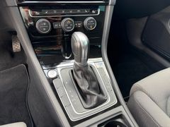Fahrzeugabbildung Volkswagen Golf VII Variant 1.5 TSI Highline *PANO*R-LINE*