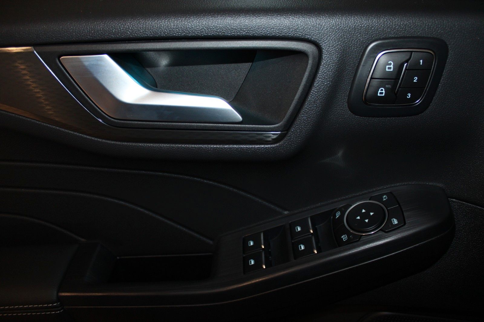 Fahrzeugabbildung Ford Kuga 2.5 Duratec FHEV Sound Edition X ECVT