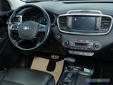 Kia Sorento 2.2D AWD AT8 7Sitze AHK PLATINUM 8-fach - Kia: 7 Sitzer
