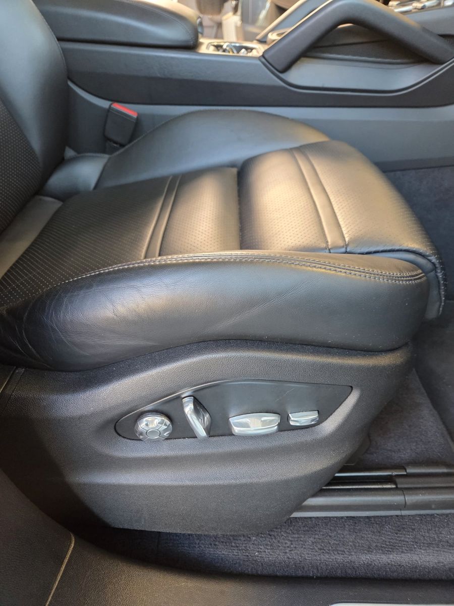 Fahrzeugabbildung Porsche Cayenne,Panodach/Luft/AHK,21 Zoll/Standh.