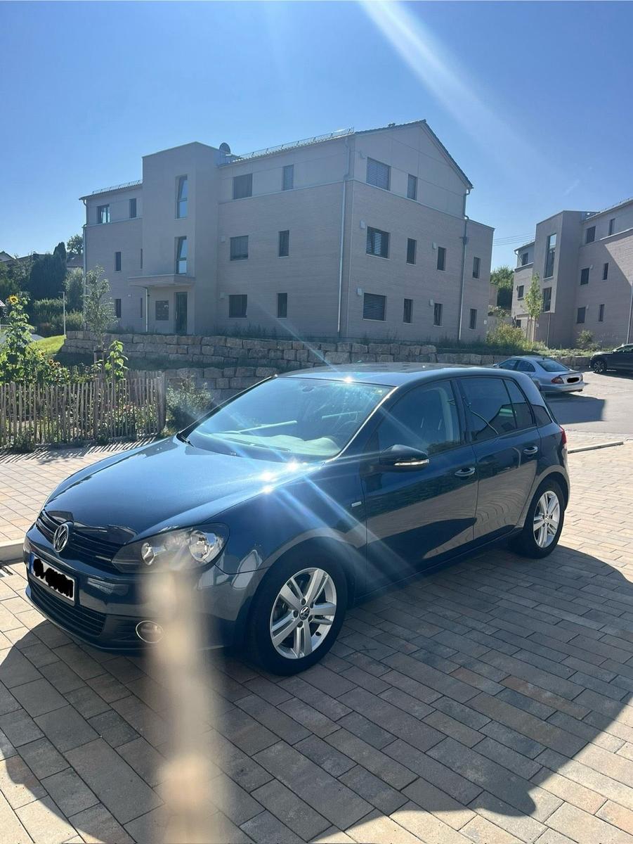 Volkswagen Golf 2012 — rear view