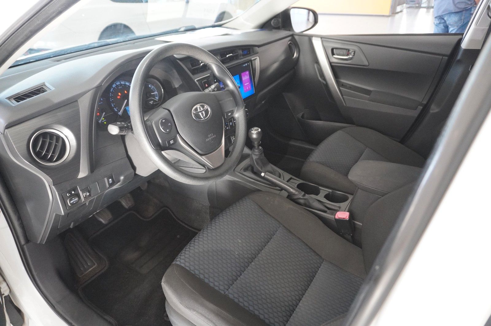 Fahrzeugabbildung Toyota Auris LIM. 1.3 5-TÜR KLIMA/LED/USB/MULTI./AHK