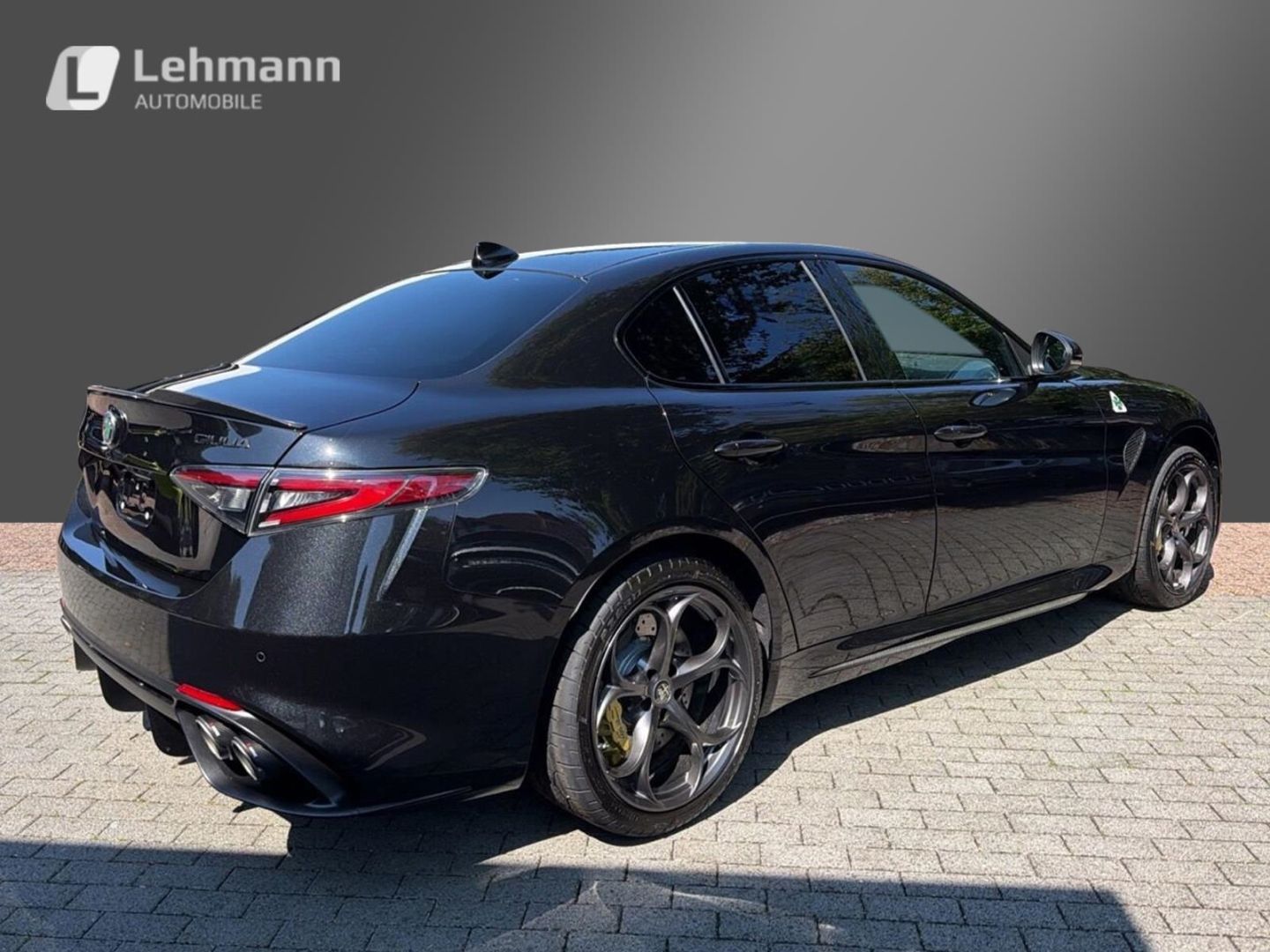 Fahrzeugabbildung Alfa Romeo Giulia Quadrifoglio Oro -Akrapovic-Carbon Dach-