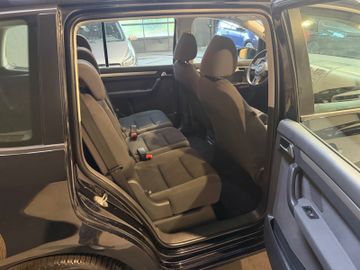 Volkswagen Touran - 12