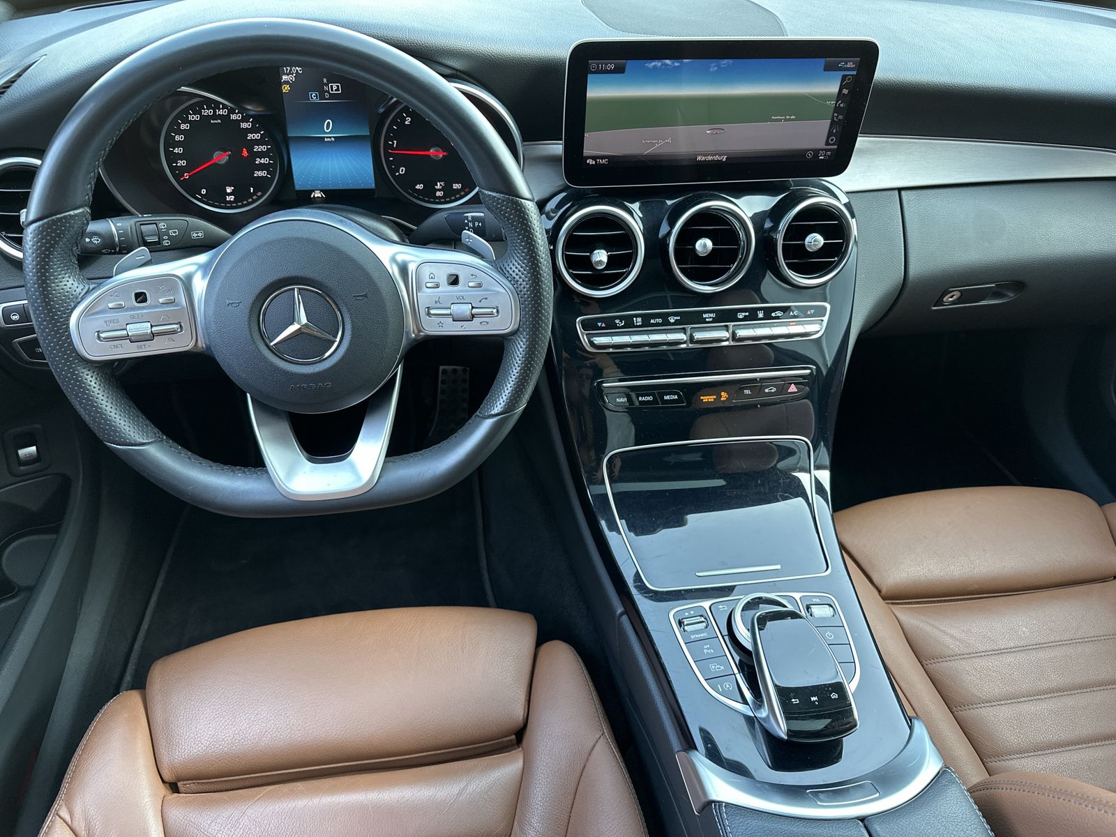 Fahrzeugabbildung Mercedes-Benz C 220d T 4M AMG-Line NAV+LED+PANO+DISTRONIC+1HD