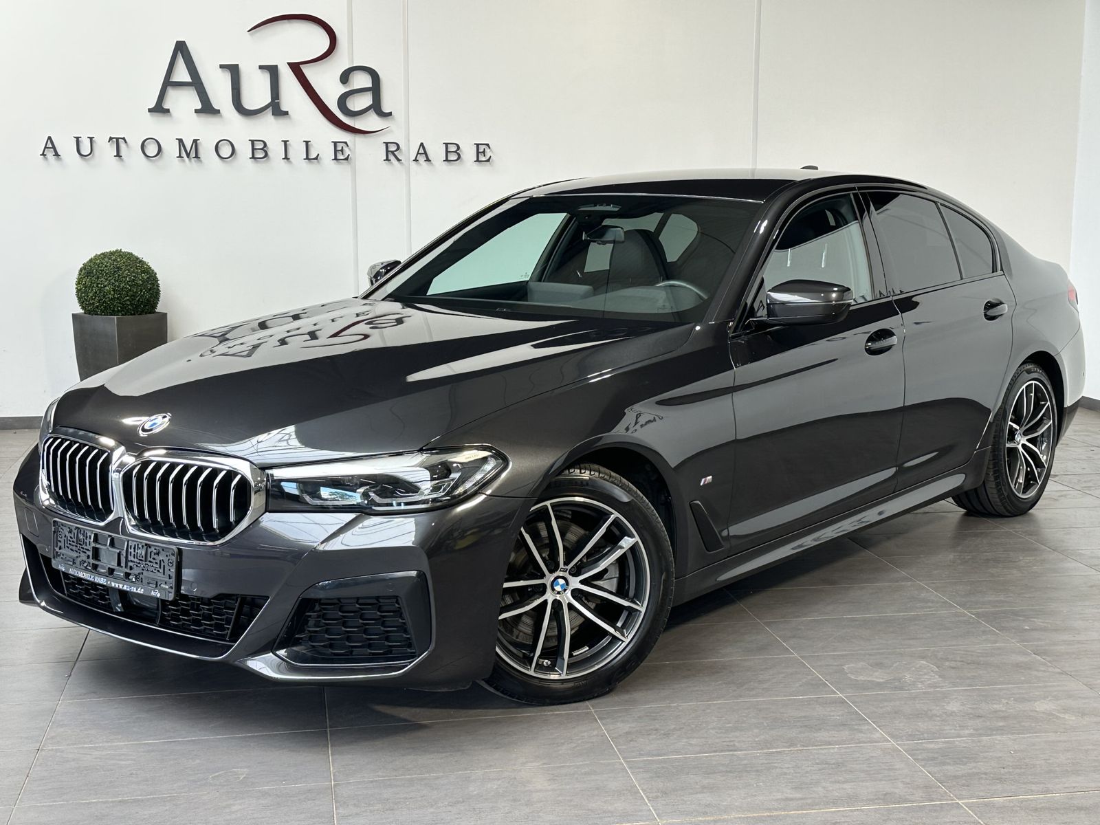 Fahrzeugabbildung BMW 520d M-Sport NAV+LED+ACC+SHZ+VCOCK+LEDER+KEYLESS