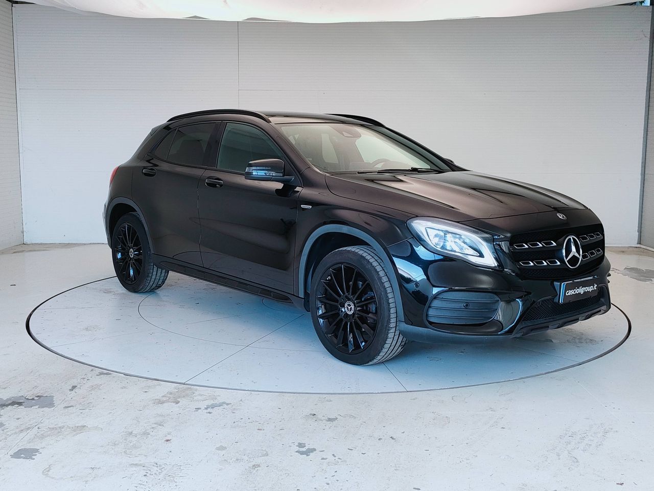 Mercedes-Benz GLA-X156 2017 - GLA 200 d Night Ed imagem 3