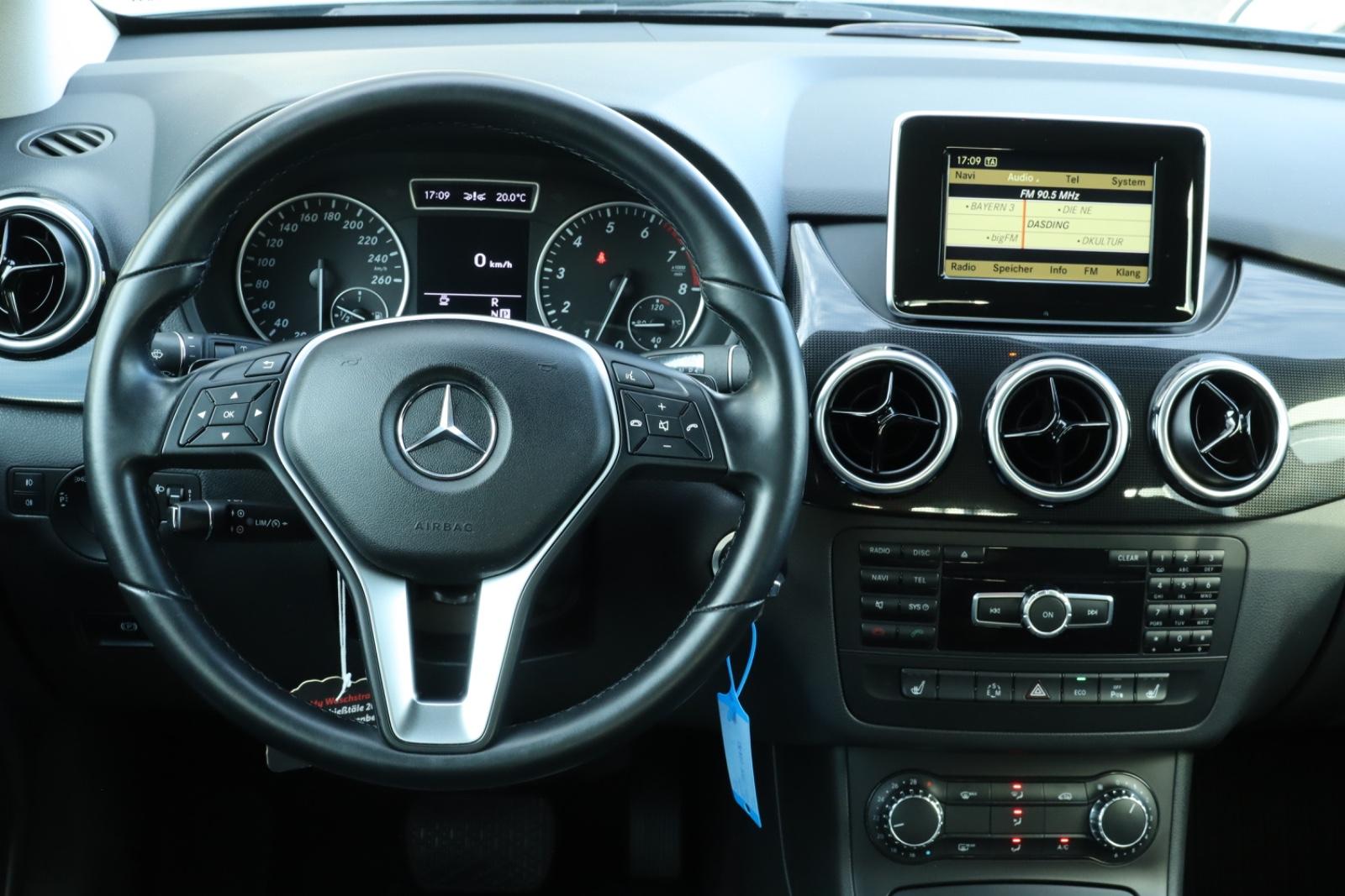 Mercedes-Benz B 180 *1. HAND* KLIMA/SHZ/KAMERA/NAVI/