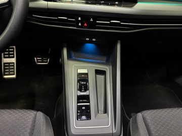Volkswagen Golf VIII Lim. Active eTSI AT LED Navi SH