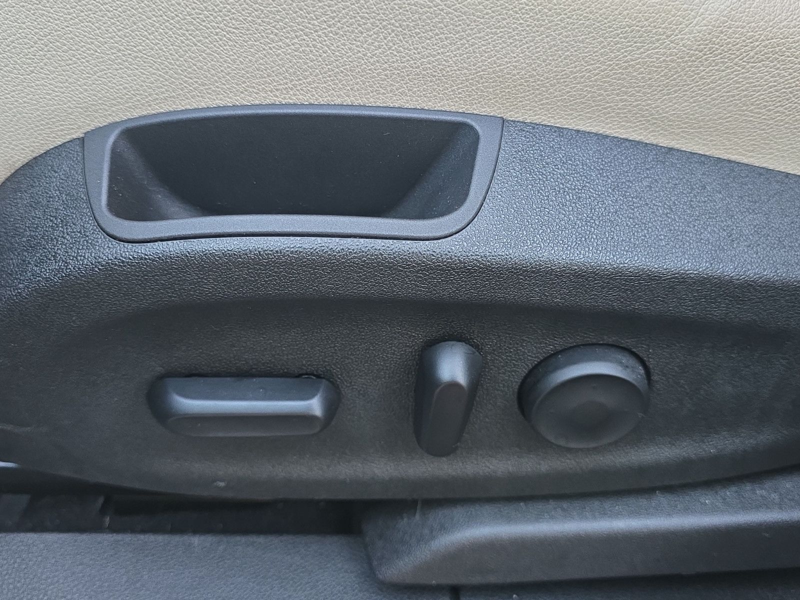 Fahrzeugabbildung Opel Zafira Tourer 7-SiTZER+AUTOMATiK+KAMERA+PANORAMA