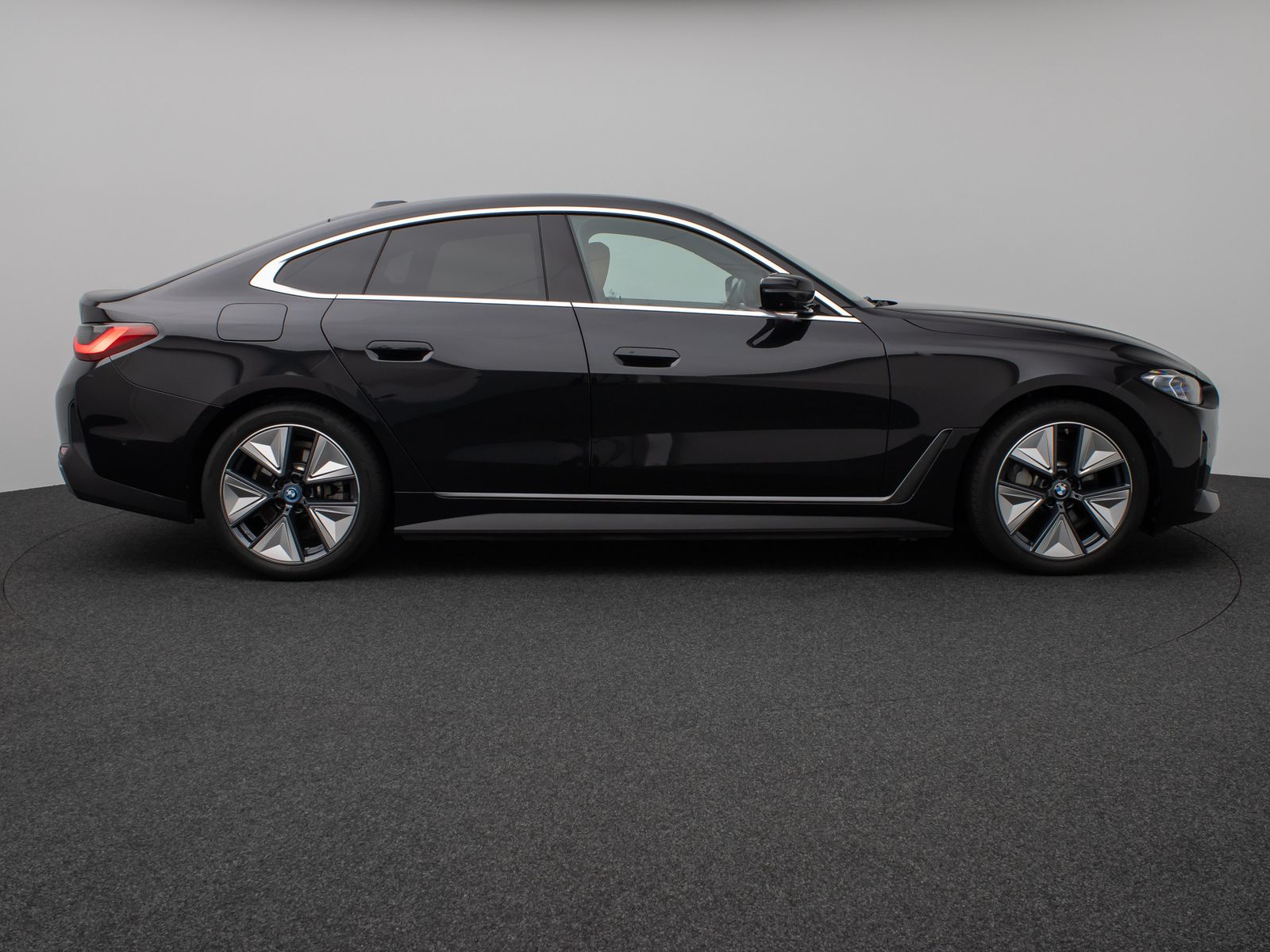 Fahrzeugabbildung BMW i4 eD40 GranCoupé Glasdach Laser 360°AHK Komfort