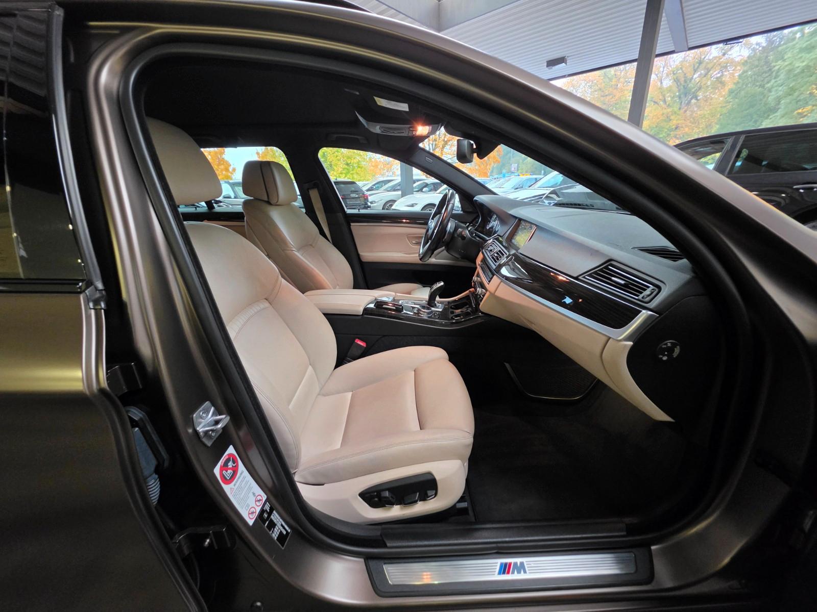 BMW 530d xDrive Touring M-Sportpaket FROZEN/Pano/AHK