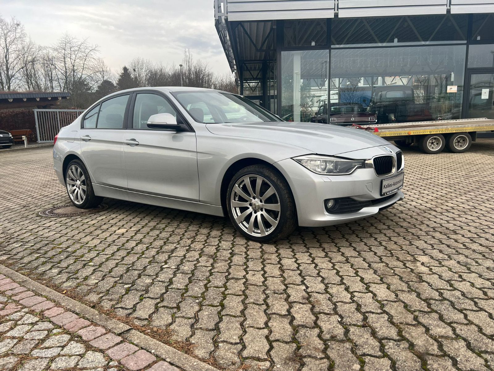 Fahrzeugabbildung BMW 316i Limousine 1.6 KLIMA+XENON+SHZ+NAVI+TÜV-NEU