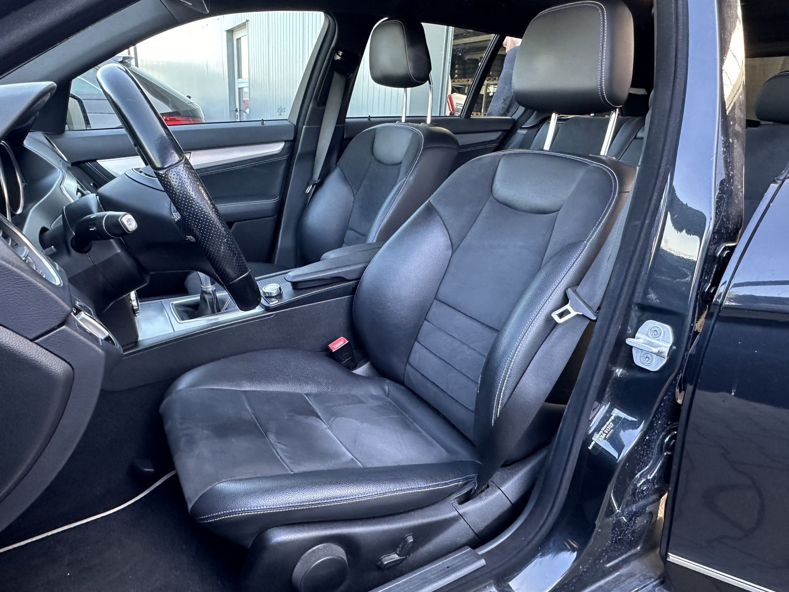Fahrzeugabbildung Mercedes-Benz C 220d T AMG-Paket NAV+SHZ+MFL+PARKTRONIC+17Zo