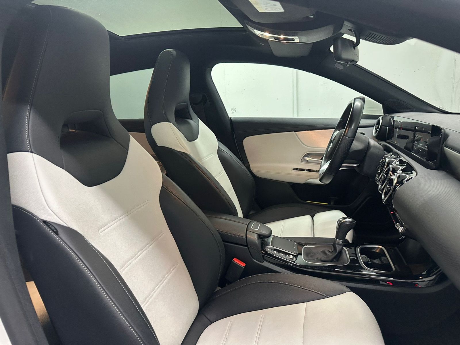Fahrzeugabbildung Mercedes-Benz CLA 200 SB *AMG-LINE*NAVI*PANORAMA*SH*
