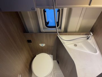 Carado CV 600 PRO AWT beheizt Navi Kamera Rahmenfenster