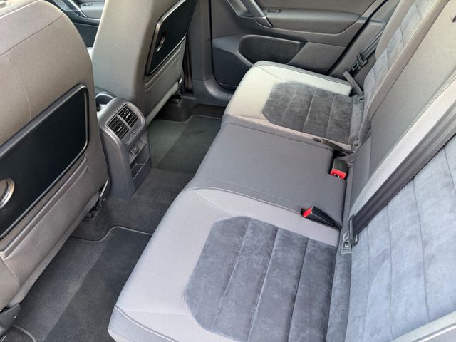 Fahrzeugabbildung Volkswagen Golf Sportsvan VII Highline Autom.+AHK+Navi+PDC