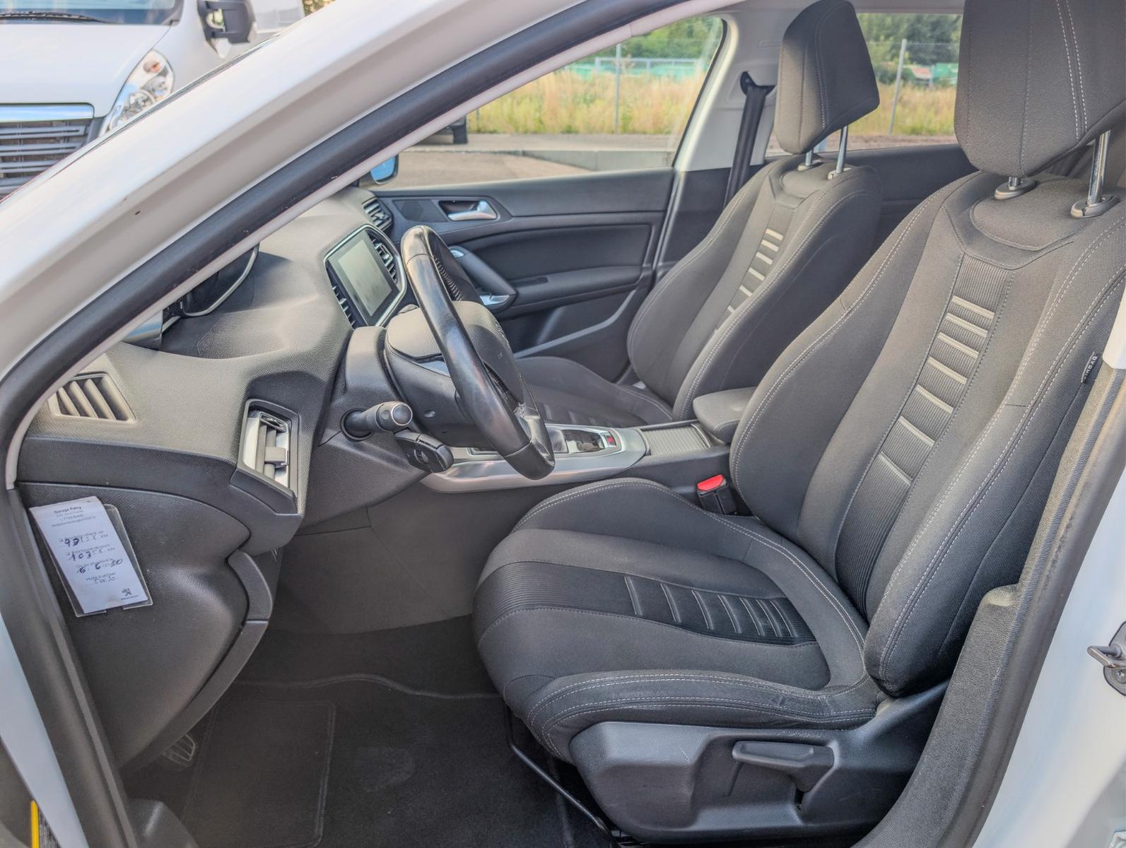 Peugeot 308 2014 — photo 11