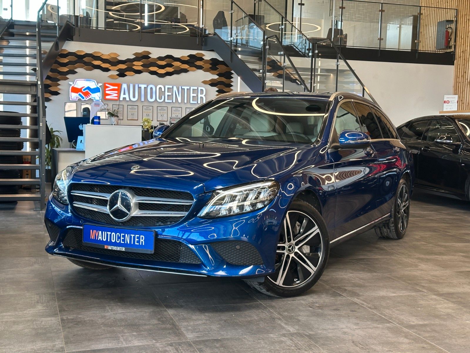 MERCEDES-BENZ C 300 *SitzHZ/belüftung*Tempo*Navi*PDC*2-Zonen*