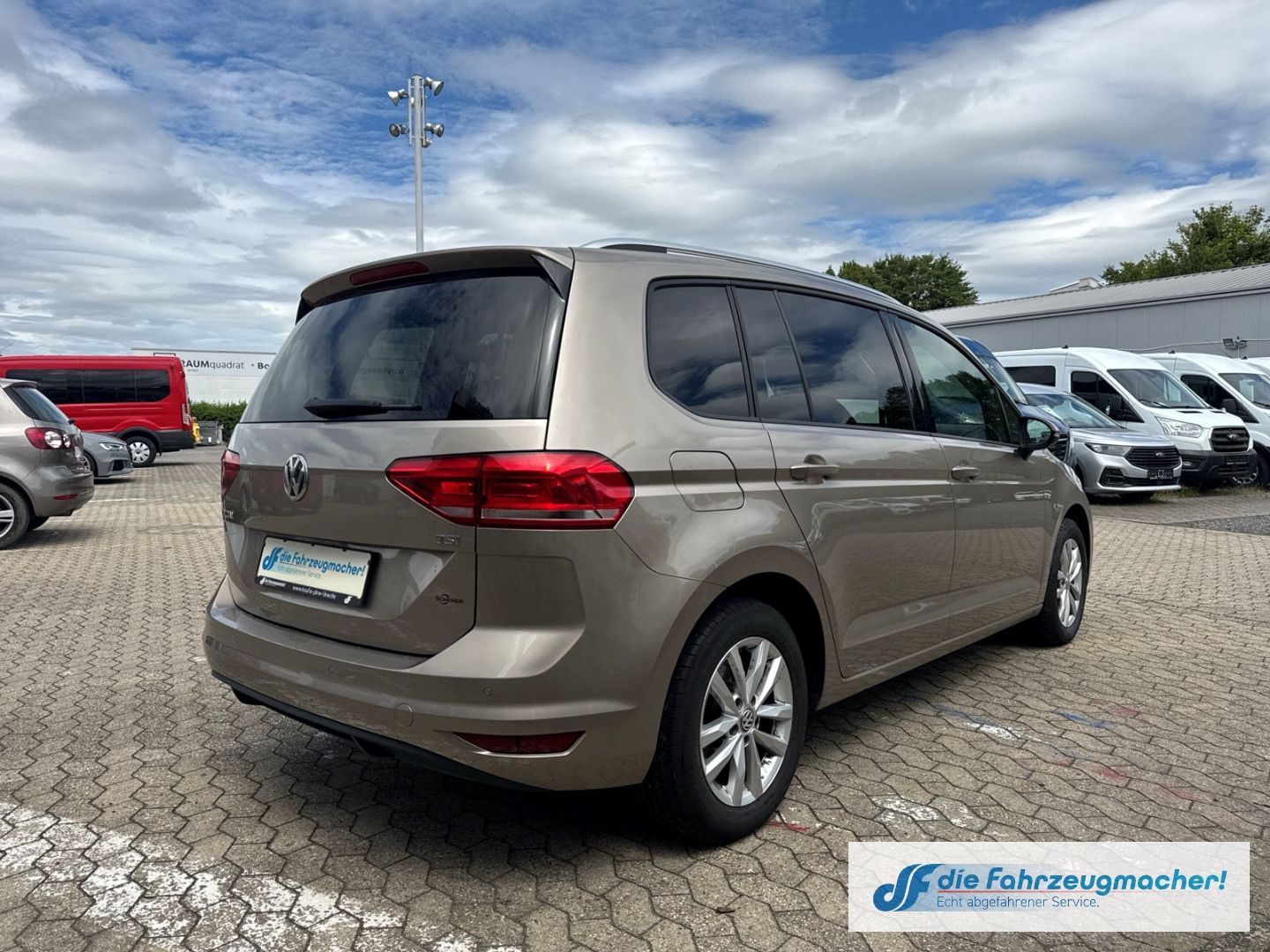 Fahrzeugabbildung Volkswagen Touran Comfortline BMT Start-Stopp AHK-klappbar