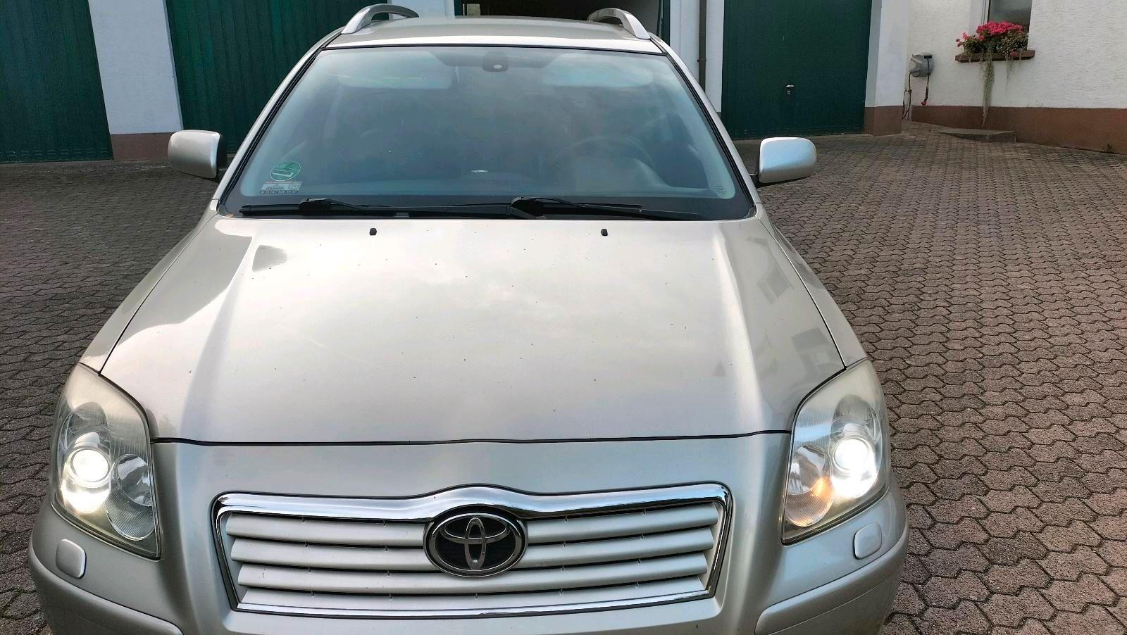 Toyota Avensis 2004 — engine