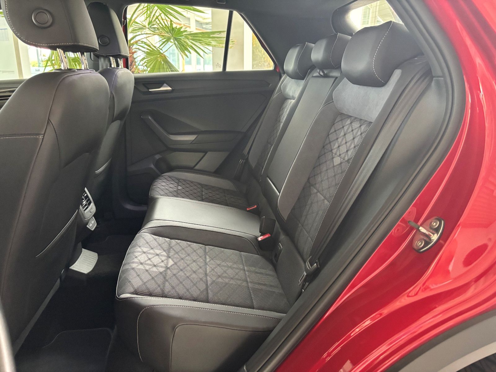 Fahrzeugabbildung Volkswagen T-Roc R-Line 1.0 TSi +AHK +Kamera +ACC +LED Plus